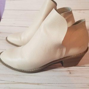 Universal Thread Cream Color Bootie